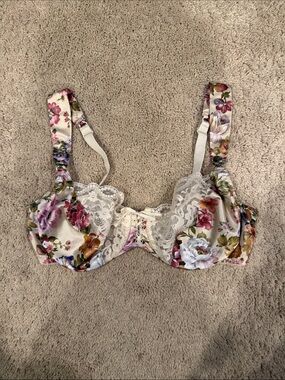 Vintage Maidenform Floral Lace Trim Underwire Bra in Cream and Multi Floral